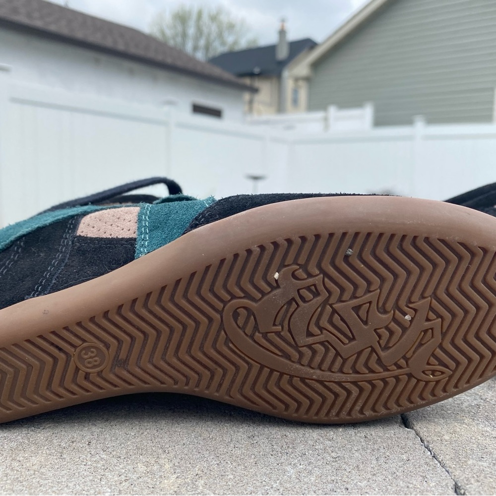 Practically Brand New!!!! Worn A Handful Of Times… - image 4